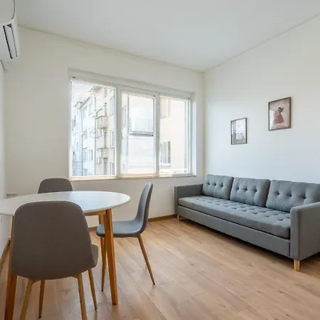 Prime Location • Modern • Stylish 1bdrm Apt. Апартамент