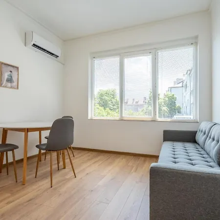 Prime Location • Modern • Stylish 1bdrm Apt. *