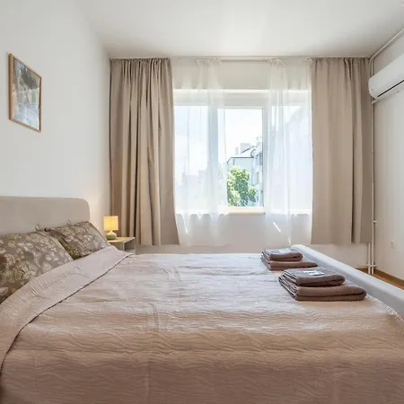 Prime Location • Modern • Stylish 1bdrm Apt. Апартамент