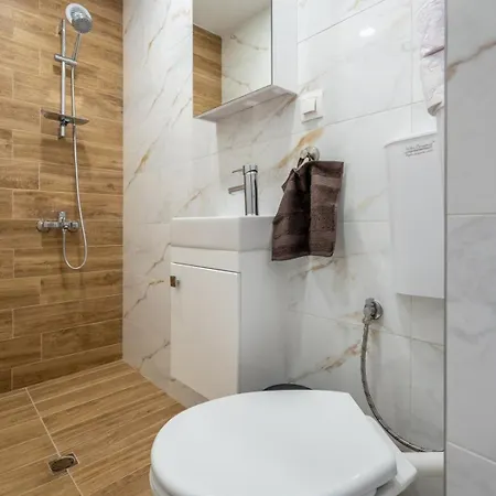 Prime Location • Modern • Stylish 1bdrm Apt. Апартамент